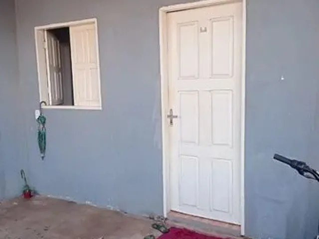 Imagem: A casa possui 3 Dormitórios, 1 Banheiro e está localizado