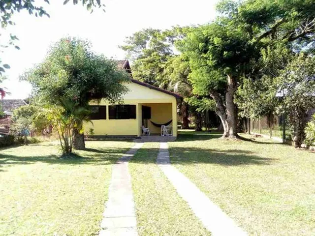 Imagem: A casa possui 2 Dormitórios, 2 Banheiros, 80m² de Área e