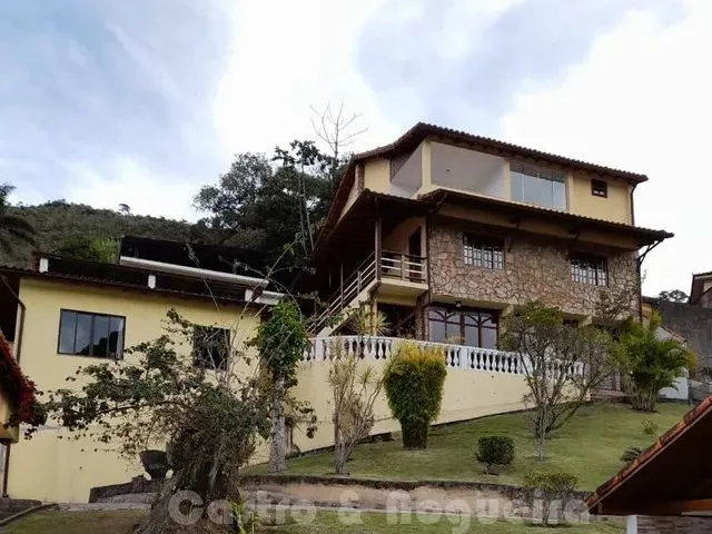 Imagem: A casa possui 5 Dormitórios, 3 Suítes, 4 Banheiros, 4