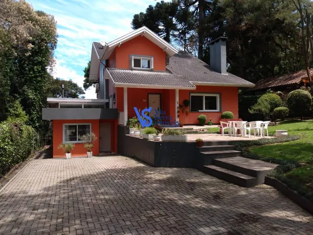 Imagem: A casa possui 5 Dormitórios, 1 Suíte, 3 Banheiros, 285m²