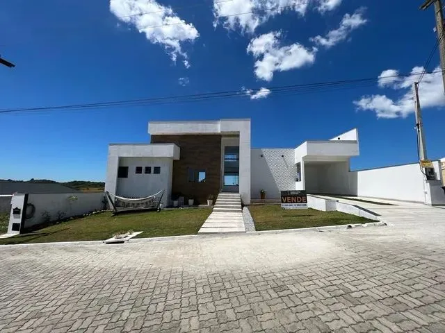 Imagem: A casa em condomínio possui 3 Dormitórios, 3 Suítes, 3