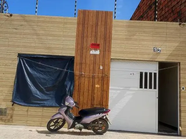 Imagem: A casa possui 3 Dormitórios, 1 Suíte, 2 Banheiros, 1 Vaga