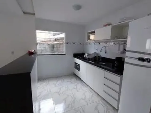 Imagem: A casa possui 3 Dormitórios, 2 Banheiros, 1 Vaga na