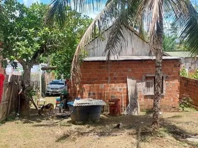 Imagem: A casa possui 2 Dormitórios, 1 Banheiro e está localizado