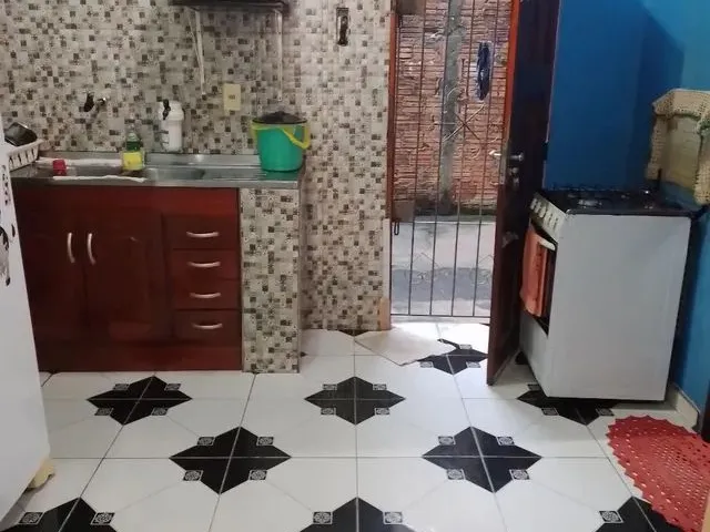 Imagem: A casa possui 1 Dormitório, 1 Banheiro, 4 Vagas na garagem