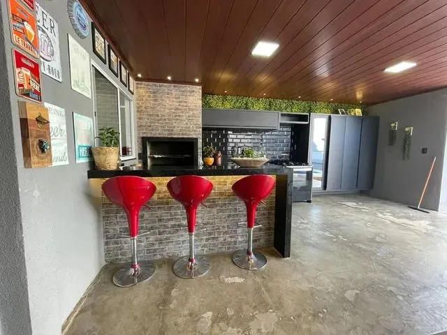 Imagem: Casa com Piscina e Área Gourmet Equipada
