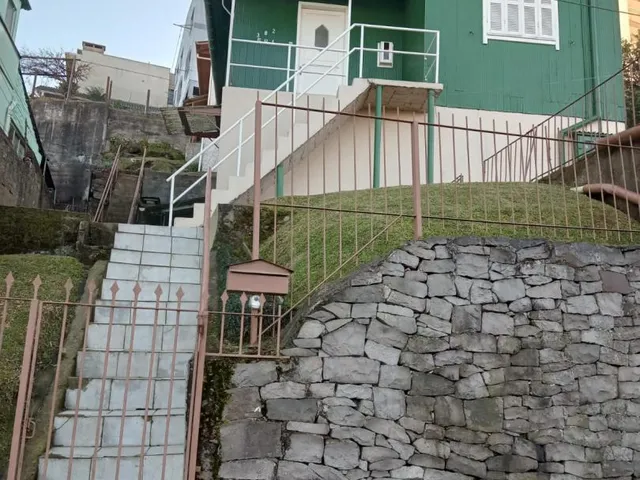Imagem: Duas Casas no bairro Petrópolis e com terreno