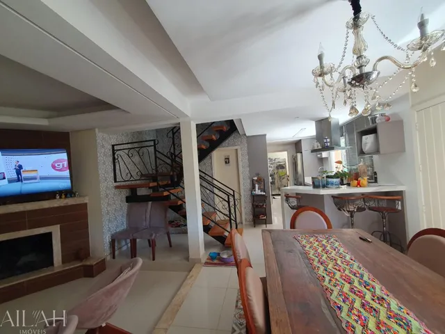 Imagem: Casa Semimobiliada com Piscina e Lareira