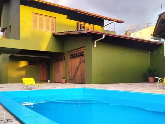 Imagem 3: Casa Semimobiliada com Churrasqueira e Piscina no Desvio Rizzo, Caxias do Sul/RS