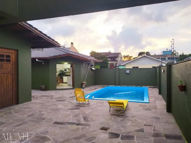 Imagem 7: Casa Semimobiliada com Churrasqueira e Piscina no Desvio Rizzo, Caxias do Sul/RS