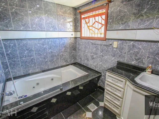 Imagem 2: Casa Semimobiliada com 02 suítes, sacadas e piscina!!