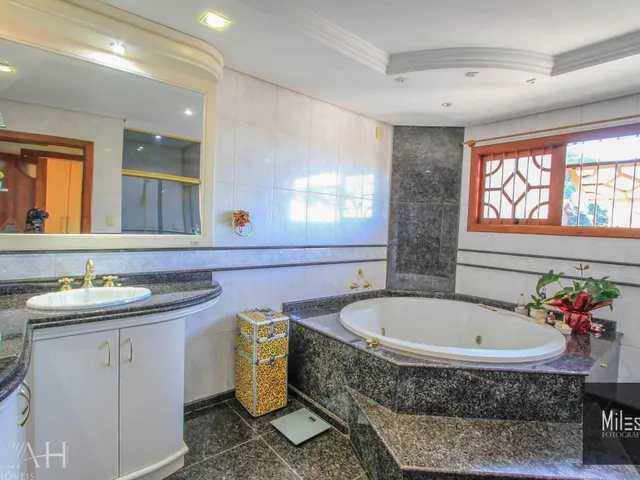 Imagem 3: Casa Semimobiliada com 02 suítes, sacadas e piscina!!