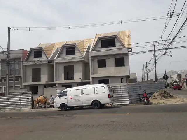 Imagem: A casa possui 3 Dormitórios, 1 Suíte, 2 Banheiros, 2