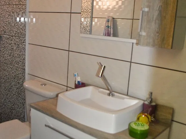 Imagem 8: Casa de 3 Dormitórios sendo 2 Suítes, vaga para 2 carros com pátio