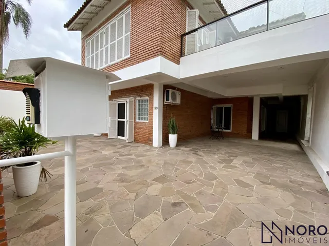 Imagem: Casa de Campo em Área Urbana com Terreno