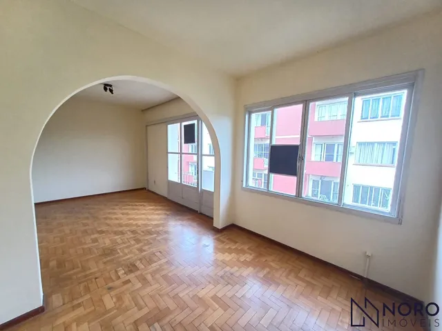 Imagem 3: Amplo Apartamento de 2 Dormitórios com Sacada no Centro de Santa Maria