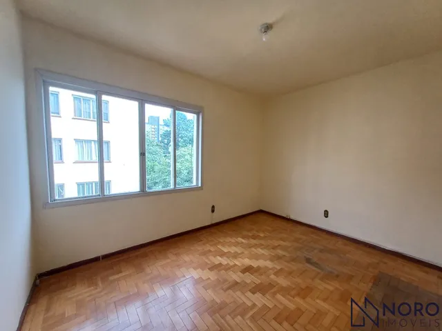 Imagem 2: Amplo Apartamento de 2 Dormitórios com Sacada no Centro de Santa Maria