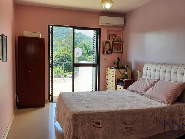 Imagem 2: Casa Estilo Sobrado com 3 Dormitórios ( 1 Suite Master), Lavabo, Banheiro Socia
