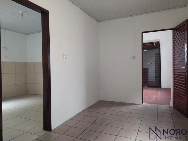 Imagem 2: Casa na Silva Jardim imediações da Borges de Medeiros com 2 dormitórios 2 vagas