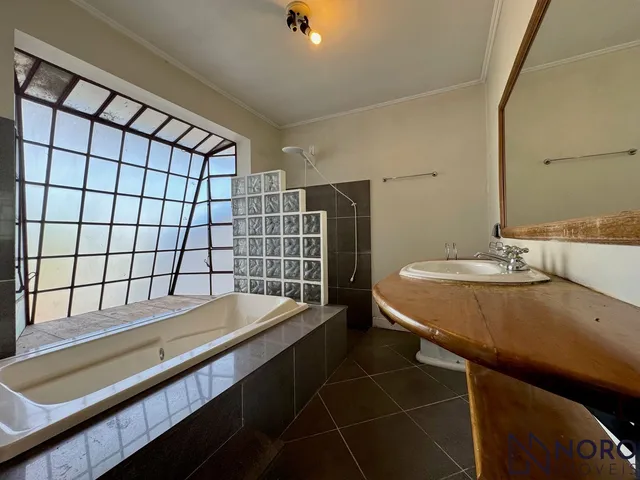 Imagem 8: Casa alvenaria com aproximadamente 250 m² 4 dormitórios 2 suítes estar social es