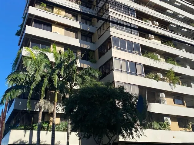 Imagem: O apartamento possui 3 Dormitórios, 1 Suíte, 3 Banheiros,