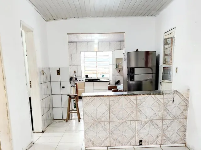 Imagem 6: Casa com 3 dormitórios, 2 banheiros, sala de estar social integrada com a cozinh