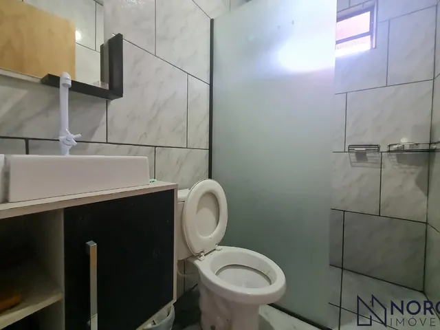 Imagem 4: Casa com 3 dormitórios, 2 banheiros, sala de estar social integrada com a cozinh