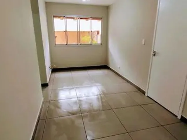 Imagem: O apartamento possui 2 Dormitórios, 1 Banheiro, 1 Vaga na