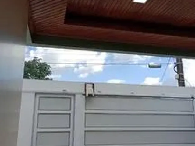 Imagem: A casa possui 2 Dormitórios, 1 Suíte, 2 Banheiros, 3