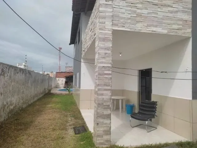 Imagem: A casa possui 3 Dormitórios, 2 Banheiros, 85m² de Área e