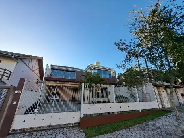 Imagem: Ampla Casa Mobiliada, em Rua Tranquila do