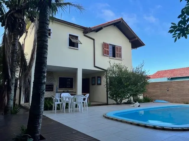 Imagem 7: Linda Casa com Piscina, Sem Detalhes, no Carianos