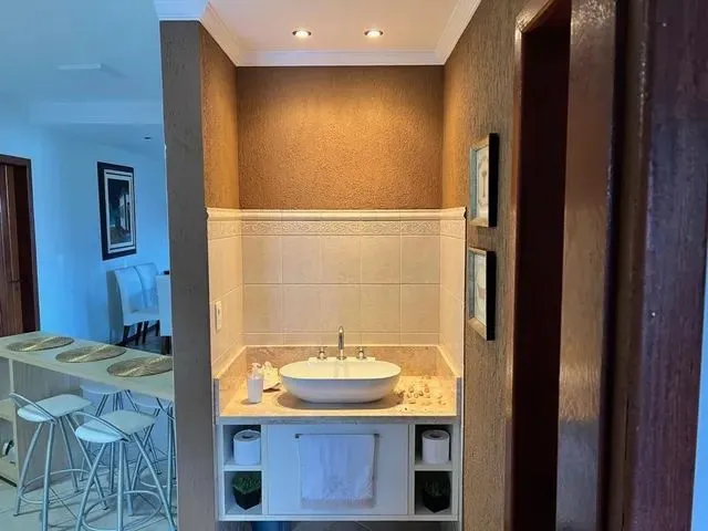 Imagem 8: Linda Casa com Piscina, Sem Detalhes, no Carianos