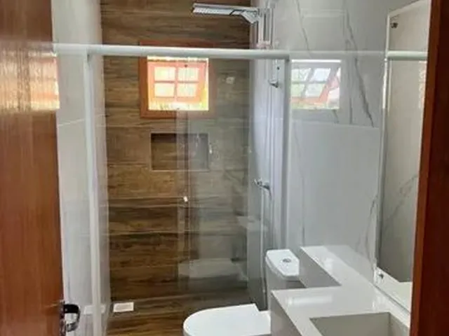 Imagem 10: Linda Casa com Piscina, Sem Detalhes, no Carianos
