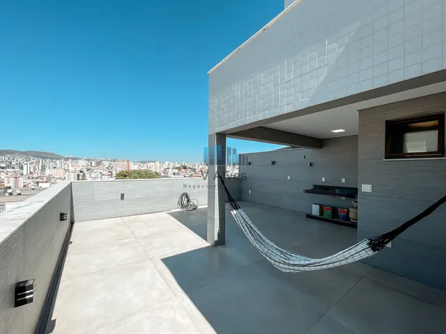 Imagem 2: Cobertura com 214m², 3 quartos sendo 02 suítes, 4 vagas. À venda, no bairro Sagrada