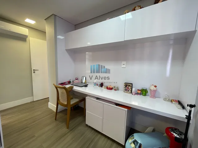 Imagem 4: Cobertura com 214m², 3 quartos sendo 02 suítes, 4 vagas. À venda, no bairro Sagrada