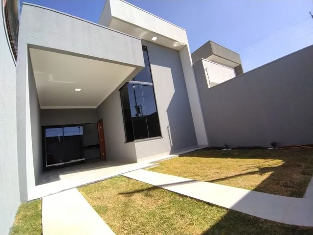 Imagem: A casa possui 3 Dormitórios, 2 Banheiros, 3 Vagas na