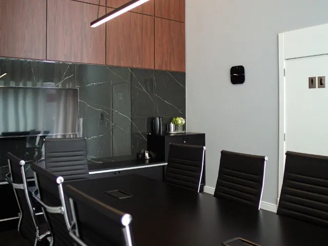 Imagem 2: Apartamento à venda no Centro de Joinville-SC: 2 quartos sendo 1 suíte, 2 salas, 2
