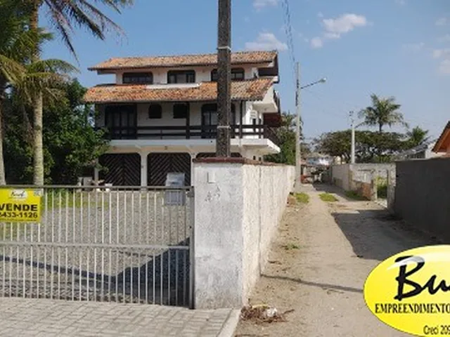 Imagem: Sobrado pronto com marina particular em