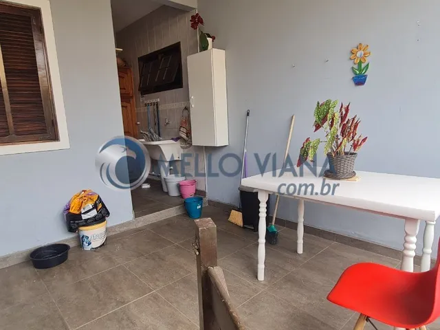 Imagem 2: Casa com 4 quartos (2 suites