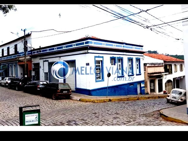 Imagem 1: Imperdível oportunidade! Casa à venda em Baependi com 5 lojas em anexo