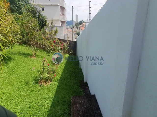 Imagem 4: Belíssima casa de padrão alto estilo "de campo" com piscina e 3 quartos próximo ao