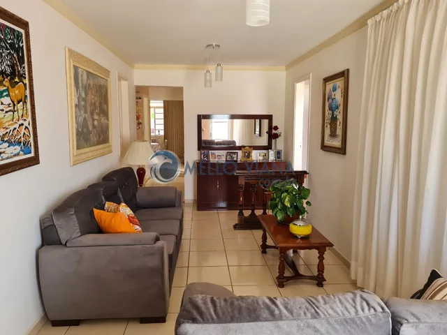 Imagem 1: Casa reformada, em bom estado de conservação no centro de São Lourenço - MG