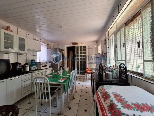 Imagem 2: Casa com 2 lojas, localizada no centro da cidade, próximo a estação de trem e ao