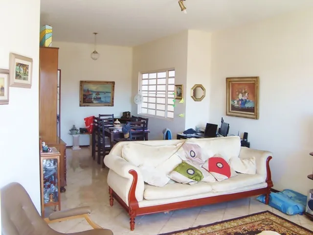 Imagem: Casa de 03 quartos em bairro residencial