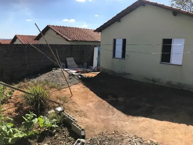 Imagem 2: Vendo Casa com Espaço nos Fundos para Construção