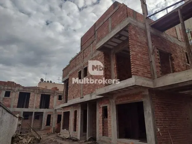 Imagem 2: Curitiba - Casa Padrão - Portão