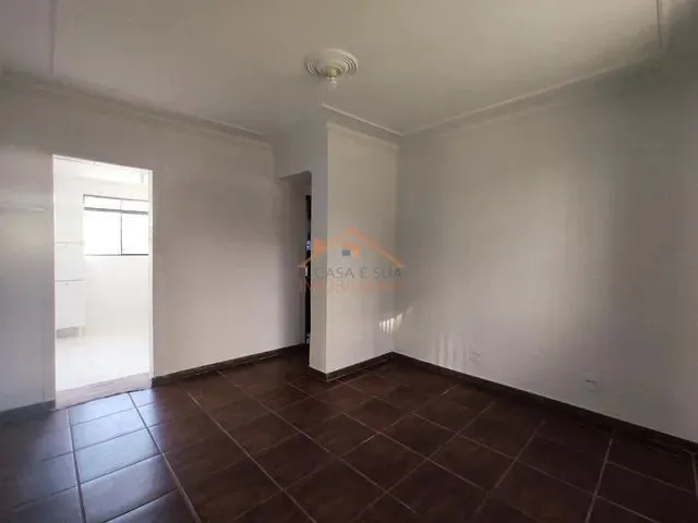 Imagem 1: Apartamento 2 Quartos com Armários, com Área de Estacionamento, em Condomínio No