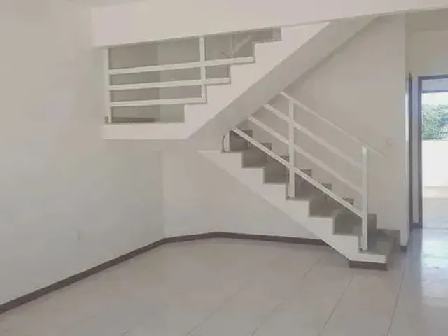 Imagem 5: Casa para Aluguel Possui 130 Metros Quadrados com 3 Quartos em Lagoa - Macaé - Rj