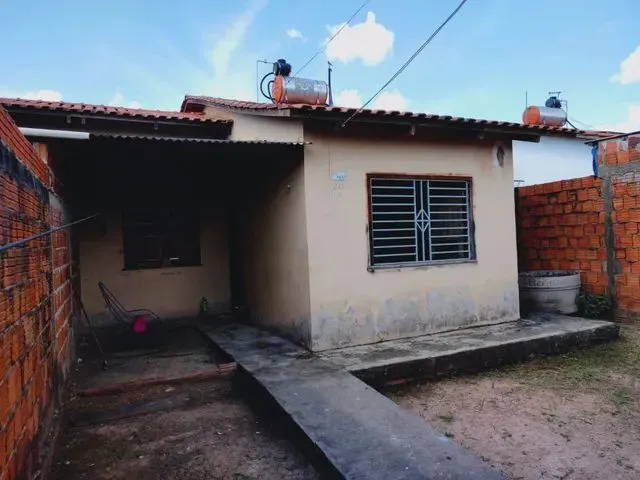 Imagem: A casa possui 2 Dormitórios, 1 Banheiro, 1 Vaga na garagem